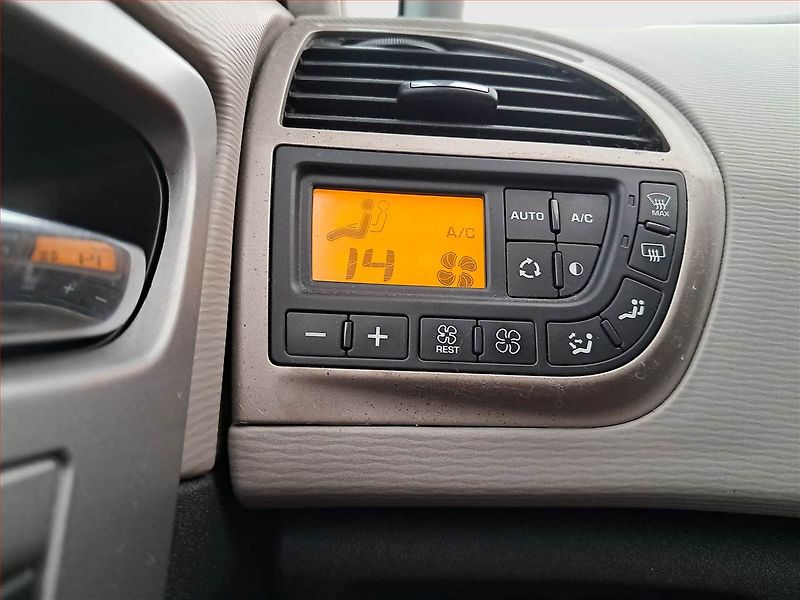 Citroën C4 Picasso (2009) 2.0 HDI, Automat, 7 míst - fotka 19 z 23