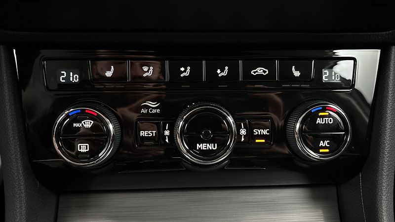 Škoda Superb 2.0 TDI DSG Style Combi - fotka 13 z 27