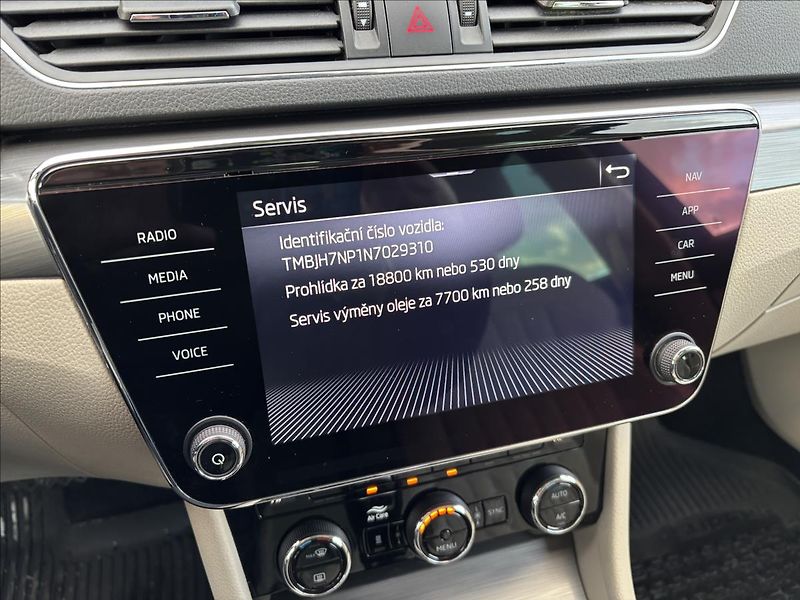Škoda Superb 2,0 TDI 110kW Style AUT - fotka 34 z 40