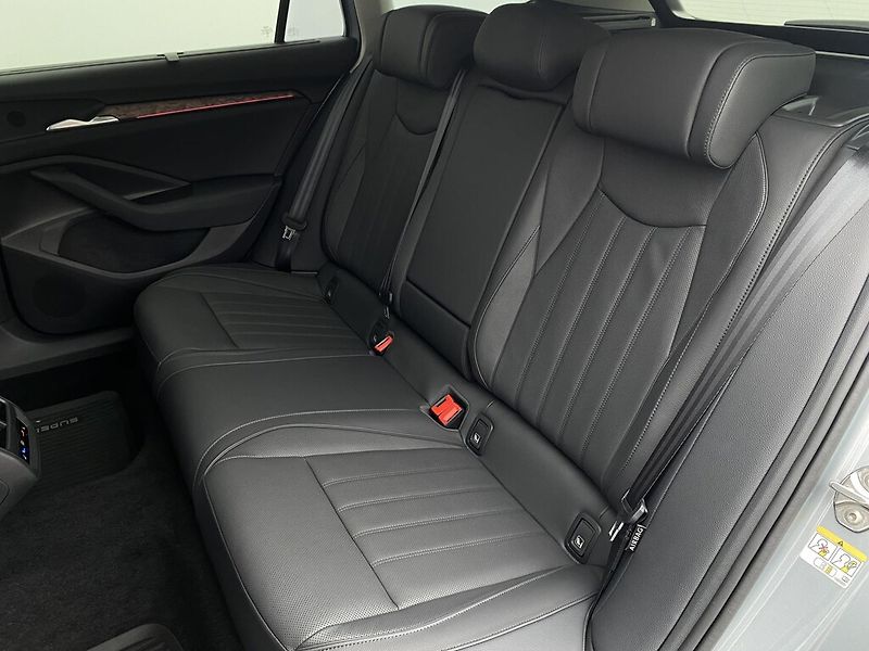 Škoda Superb Combi 2,0 TDI L&K 4x4 DSG - fotka 24 z 30