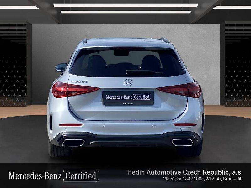 Mercedes-Benz Třídy C (2023) C 300 e kombi AMG - fotka 4 z 27