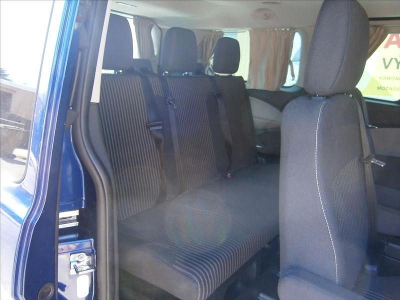 Ford Tourneo Custom 2,2 TDCI EUROLINE 114 KW - fotka 13 z 27