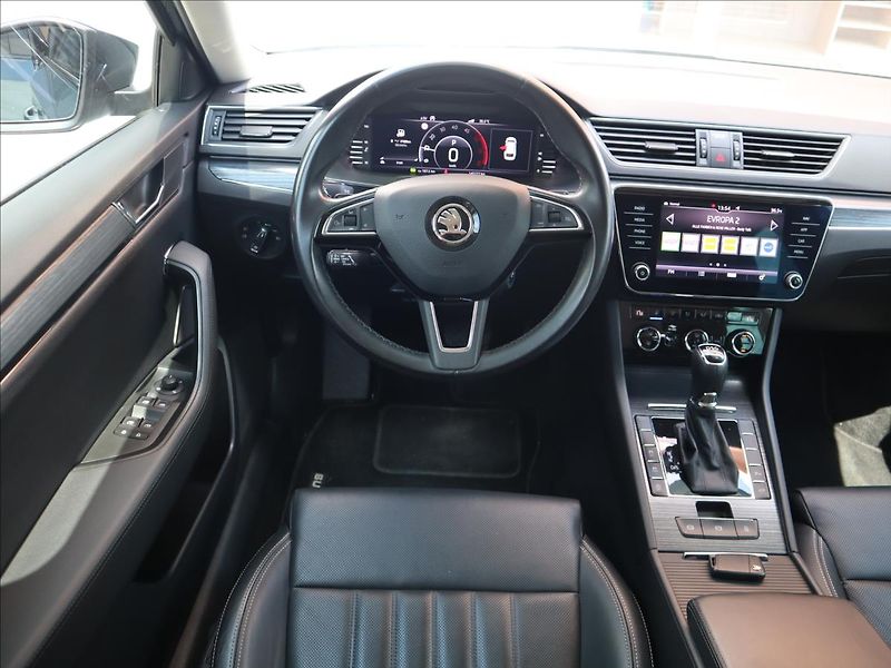 Škoda Superb 2,0 TDI DSG ACC DCC Kamera LED - fotka 9 z 58