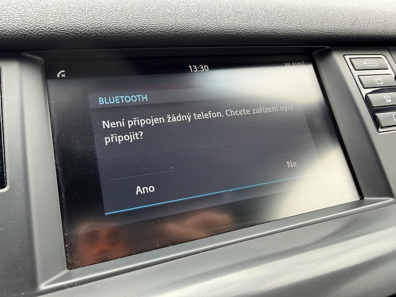 Land Rover Discovery Sport 2.2 TD4 4X4 XENON KŮŽE TAŽNÉ - fotka 27 z 44