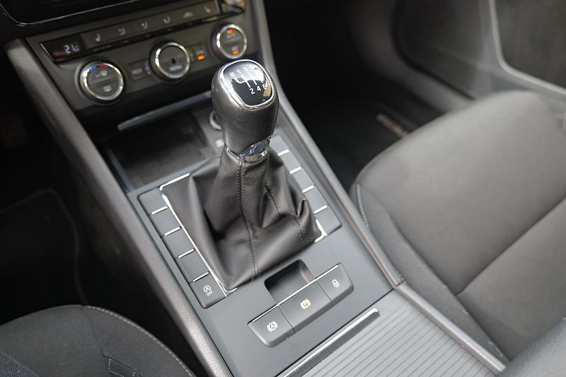Škoda Superb 1.4 TSI DAB 19 Tažné - fotka 25 z 35