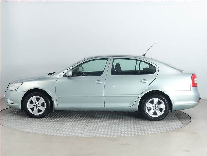 Škoda Octavia (2009) Ambiente 1.4 TSI, nová STK - fotka 3 z 15