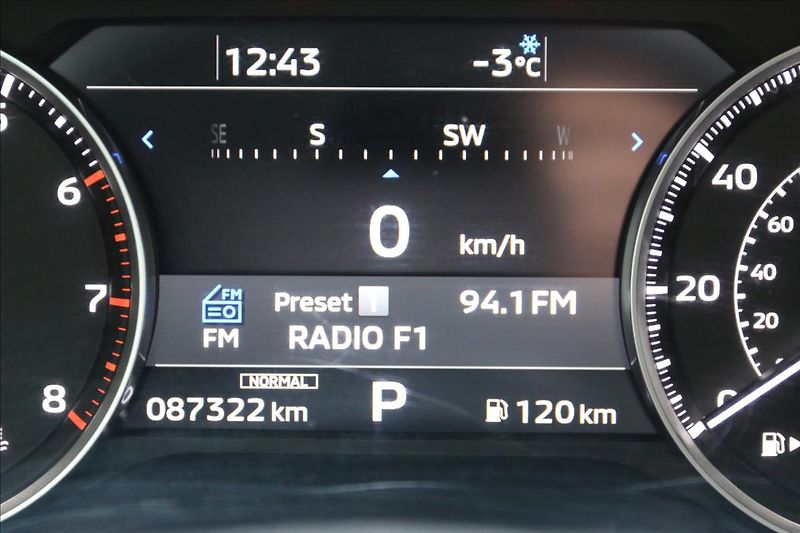 Mitsubishi Outlander 2,4 7míst, intense - fotka 35 z 70