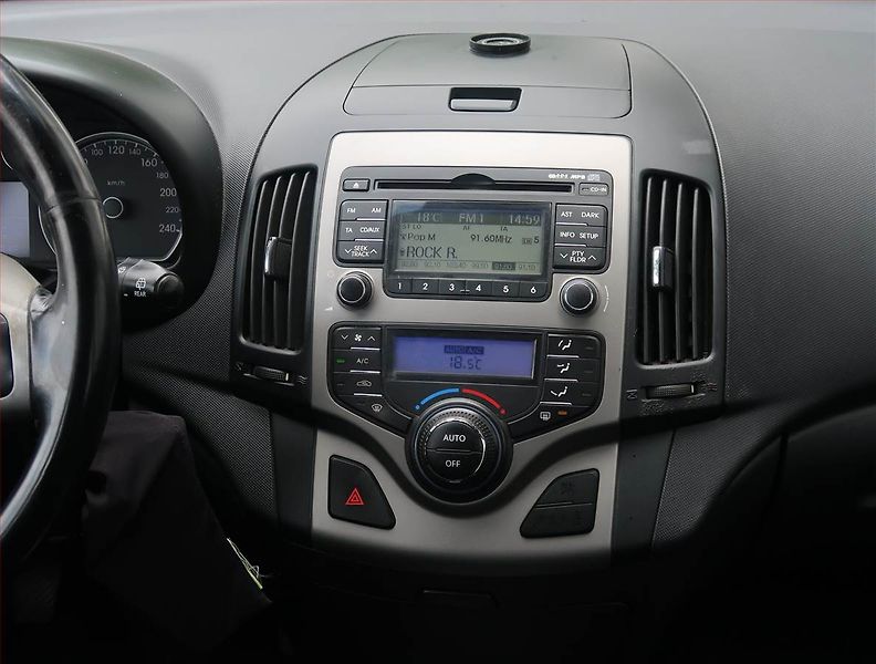 Hyundai i30 (2008) 1.4 CVVT, po STK, Klima - fotka 12 z 16