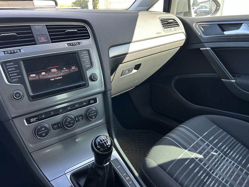 Volkswagen Golf (2016) 1.6 TDi 81 KW servisní kniha - fotka 23 z 41