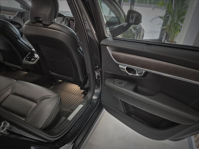 Volvo V90 CC D5 AWD Drive Pro POLESTAR - fotka 39 z 46