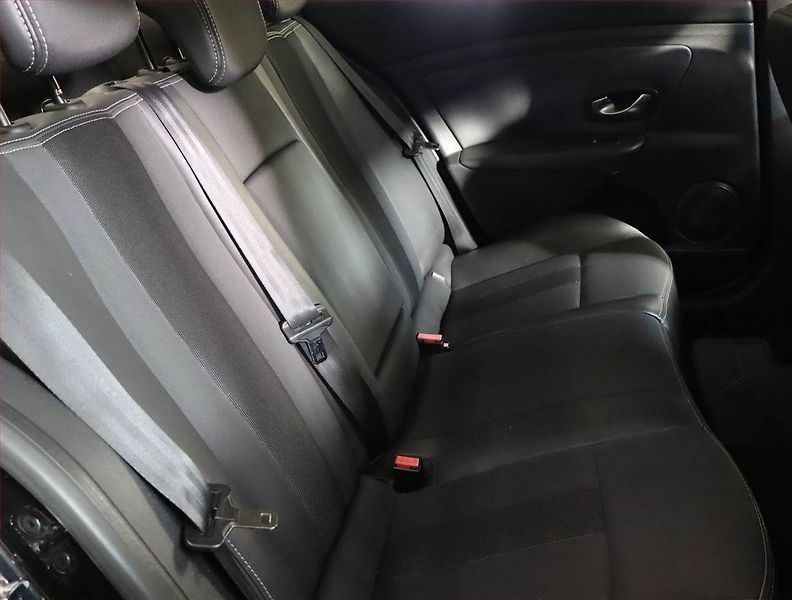 Renault Fluence (2011) 1.6 16V, nová STK, rezervace - fotka 9 z 18