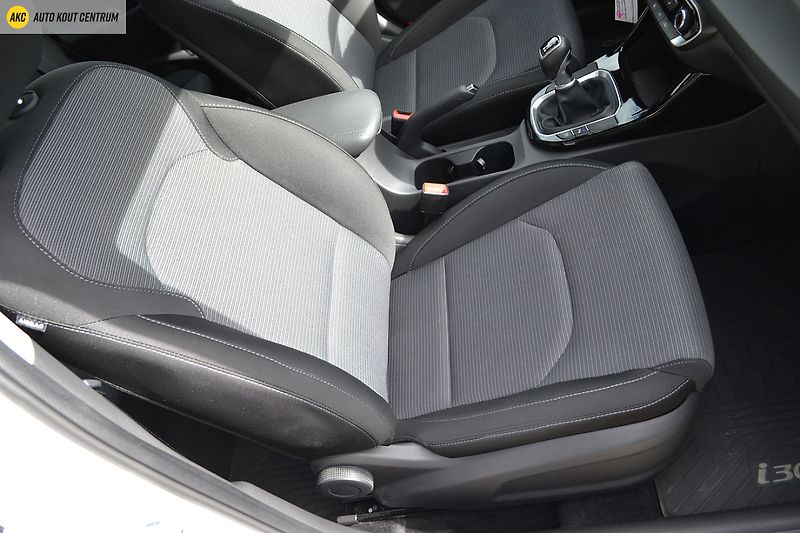 Hyundai i30 WG 1,5I MT SMART FL NAVI - fotka 12 z 45