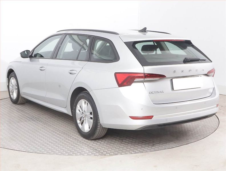 Škoda Octavia (2022) Ambition 2.0 TDI, ČR,1.maj - fotka 4 z 15