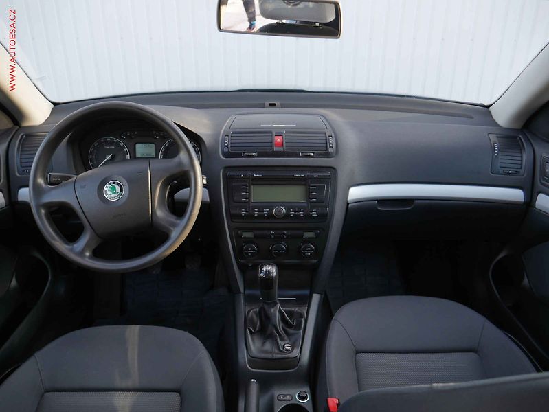 Škoda Octavia (2004) 1.9 TDi, 2.maj, Ambiente, TZ - fotka 8 z 15