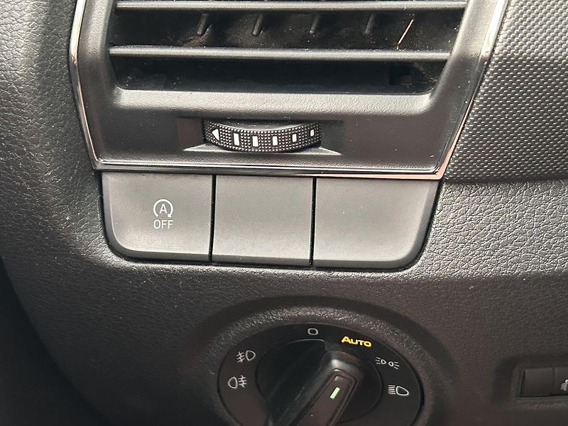 Škoda Fabia 1.0 TSI Ambition - fotka 14 z 27