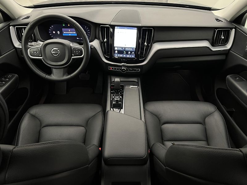 Volvo XC60 B4 AWD MOMENTUM PRO AUT - fotka 2 z 40