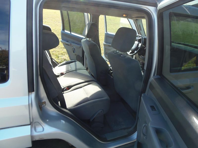Jeep Commander (2007) 3.7 4x4 7 míst LPG n. nádrž - fotka 14 z 24