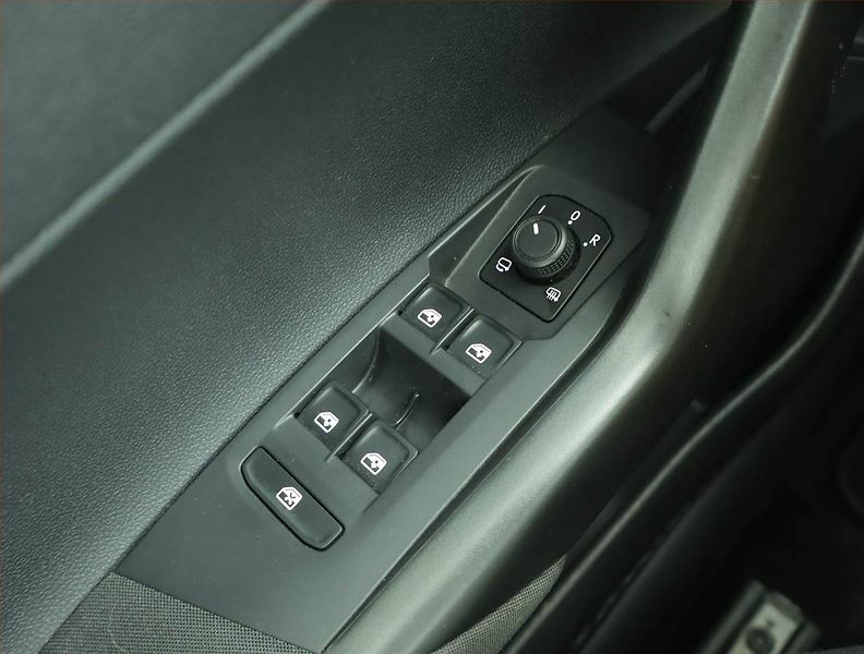 Volkswagen Taigo (2022) Life 1.0 TSI, Automat - fotka 17 z 17
