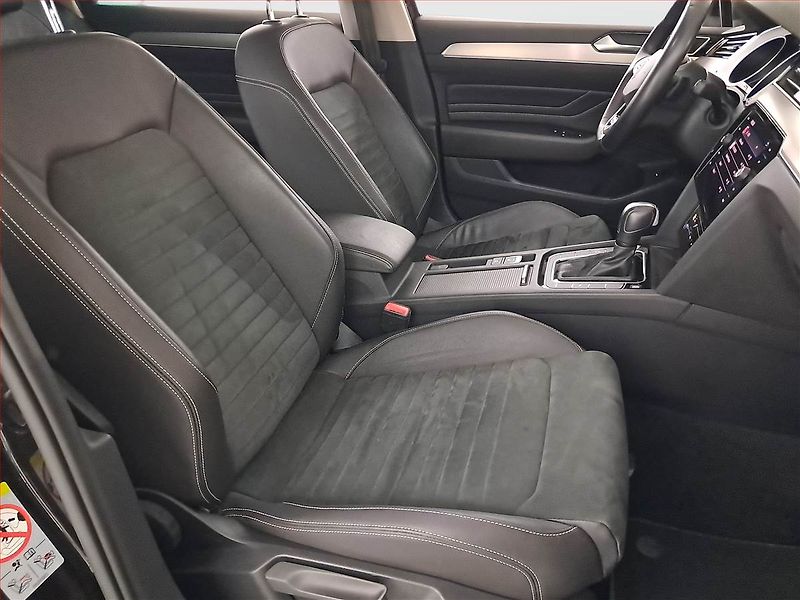 Volkswagen Passat (2021) Elegance 2.0 TDI - fotka 9 z 24