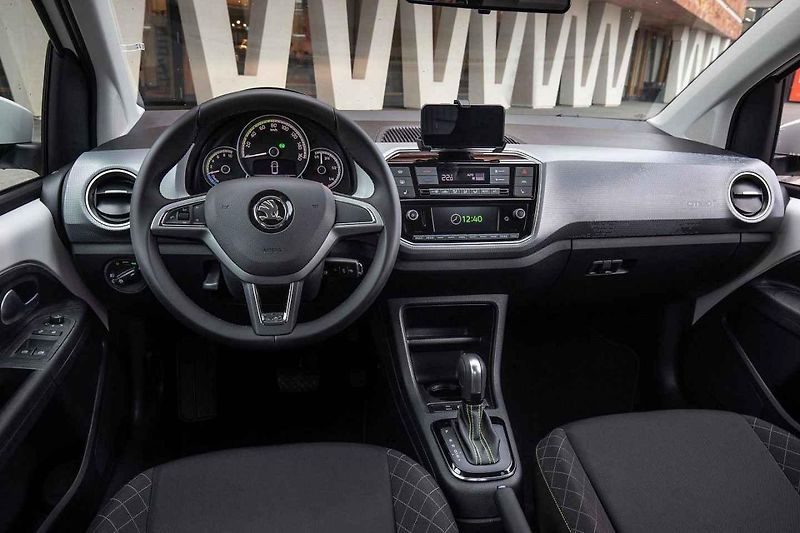 Superb iV při jízdě v elektrickém režimu