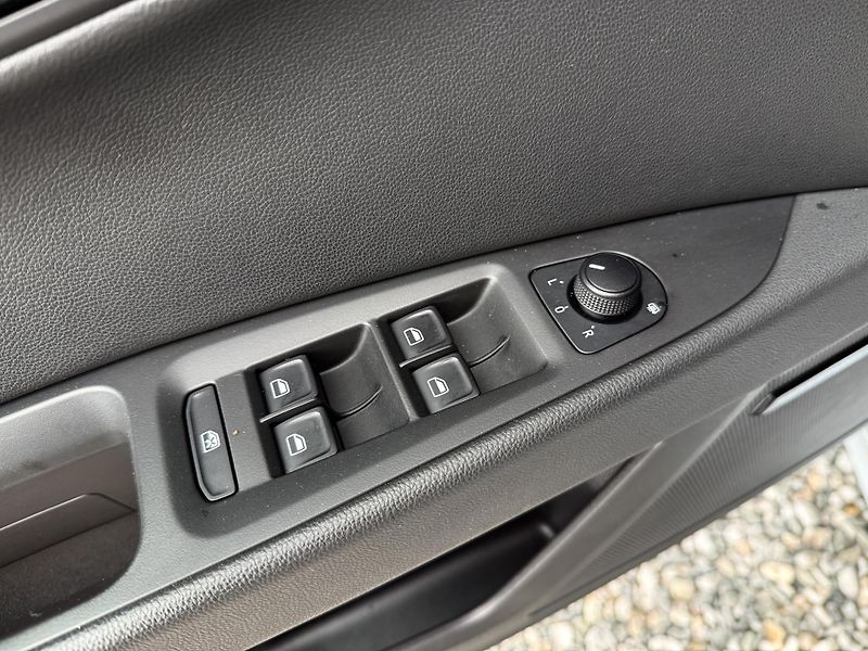 Seat Leon 2,0 ST Cupra 206kW Automat - fotka 20 z 50