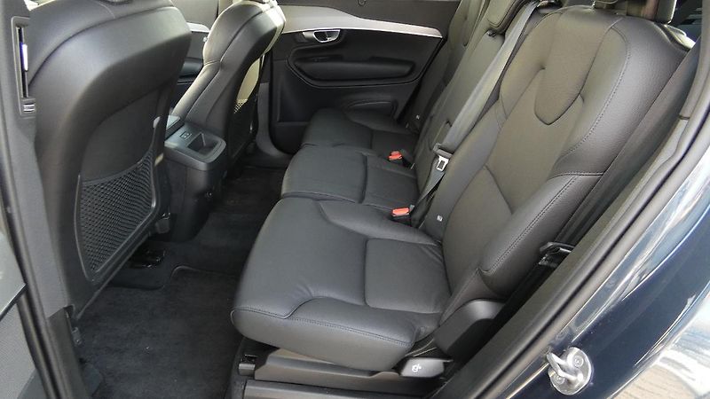 Volvo XC90 B5 AWD Plus Bright 7 míst - fotka 19 z 26