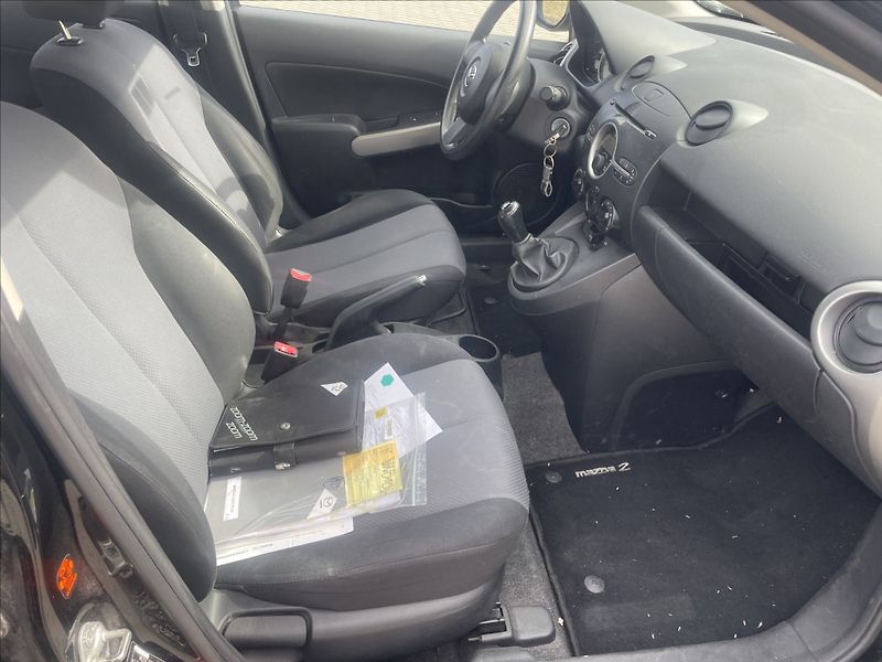 Mazda 2 1,4 i 55kw Klima ABS po STK - fotka 12 z 29