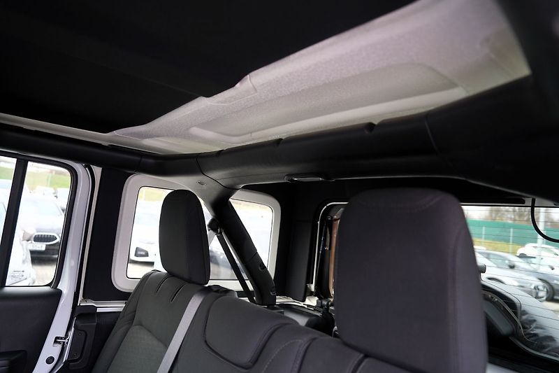 Jeep Wrangler 2.2 CRD/Sport/MultiJet/4x4/AT - fotka 18 z 44