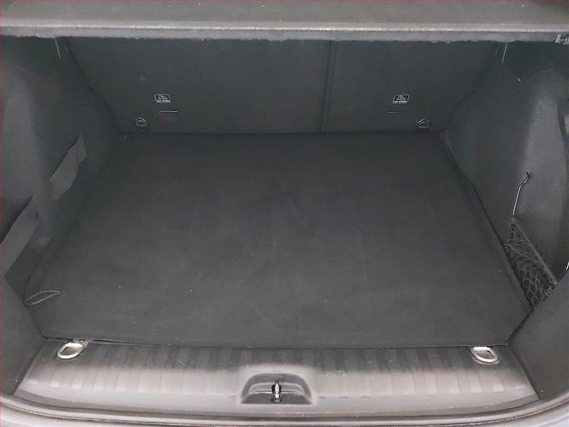 Peugeot 2008 (2019) 1.2 PureTech, Tempomat - fotka 14 z 17
