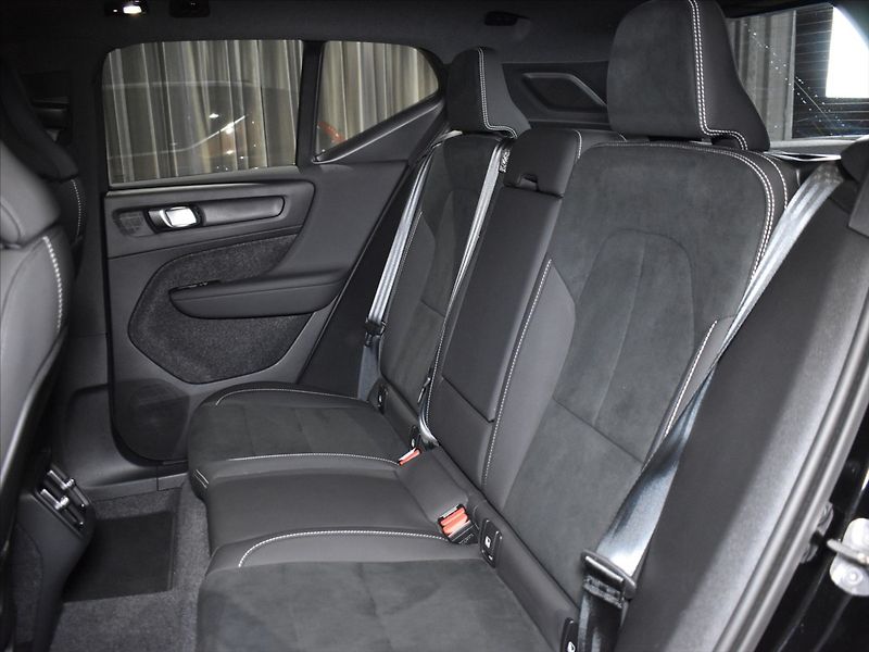 Volvo XC40 2,0 B4 Ultra Panorama,BLIS - fotka 9 z 21