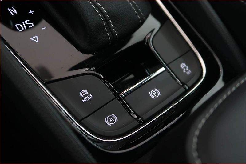 Škoda Karoq (2024) Sportline 2.0 TDI - fotka 17 z 21