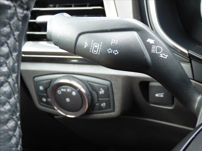 Ford Mondeo 2,0 LED,Navi,Titanium servis - fotka 18 z 72