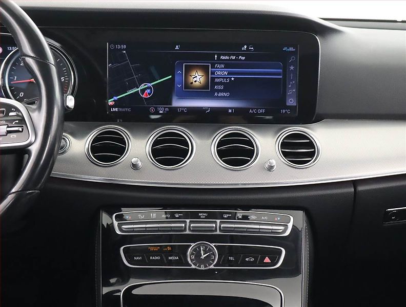 Mercedes-Benz Třídy E (2019) E 220 d - fotka 12 z 26