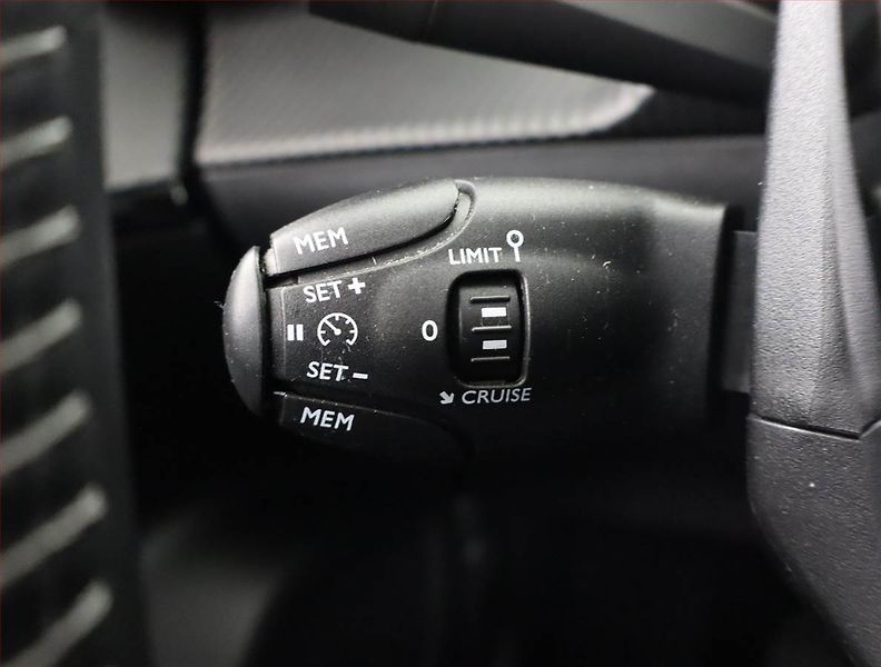 Peugeot 2008 (2020) 1.5 BlueHDi, Serv.kniha, Kůže - fotka 17 z 21