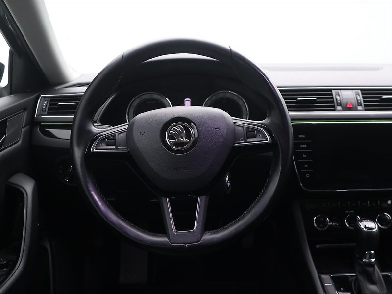 Škoda Superb 2,0 TSI 206kW L&K 4x4 DSG CZ D - fotka 14 z 28