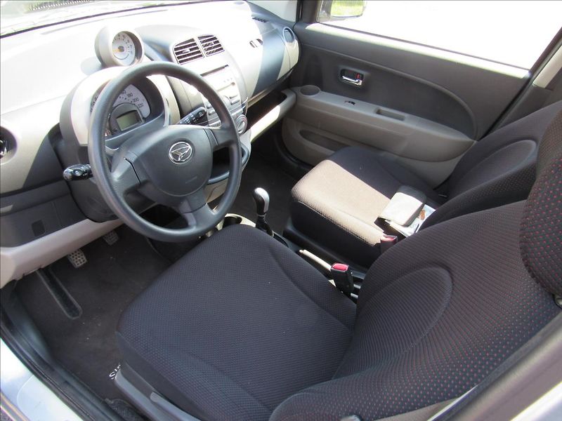 Daihatsu Sirion 1,3 i 64kW - fotka 9 z 29
