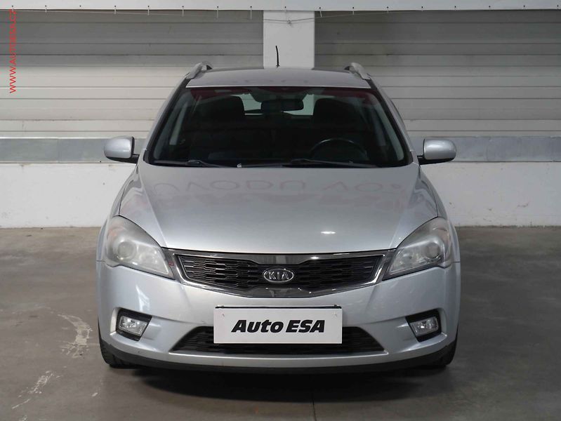 Kia Ceed (2013) 1.4i, ČR, AC, tempo - fotka 2 z 14