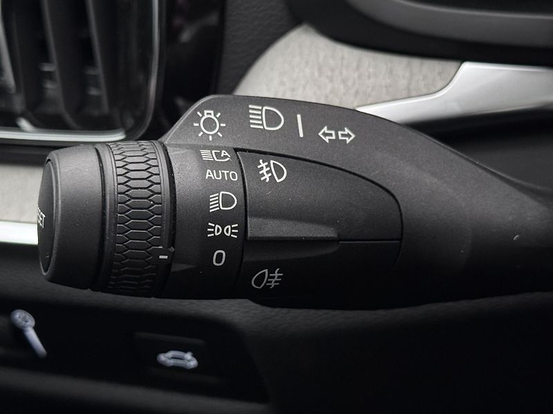 Volvo V60 CC MOMENTUM PRO AUT - fotka 31 z 48