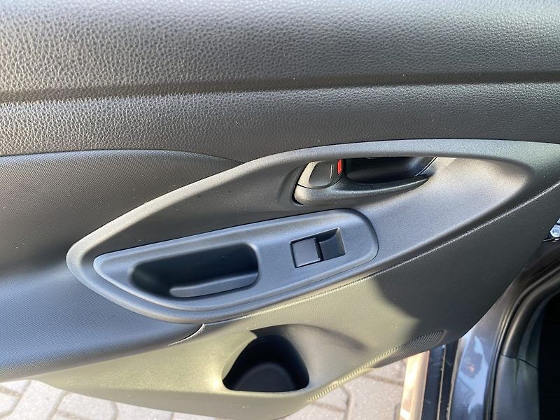 Toyota Yaris 1.5 Hybrid 116 CVT Style - fotka 11 z 24