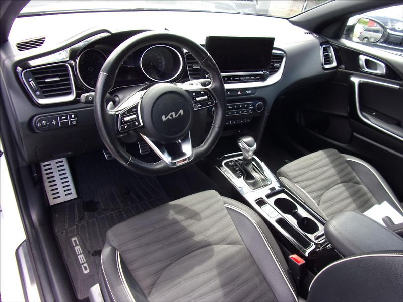 Kia ProCeed 1,5 T-GDI  GT-Line - fotka 19 z 32