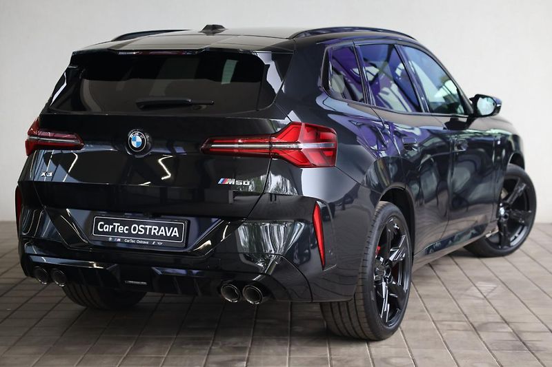 BMW X3 M50 xDrive - fotka 3 z 17