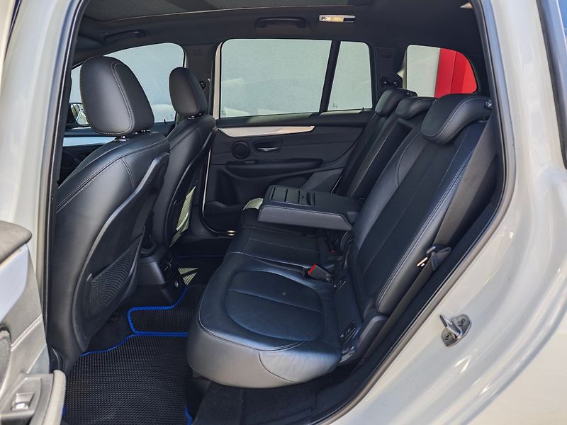 BMW Řada 2 (2016) 220D Grand Tourer M-paket - fotka 12 z 43