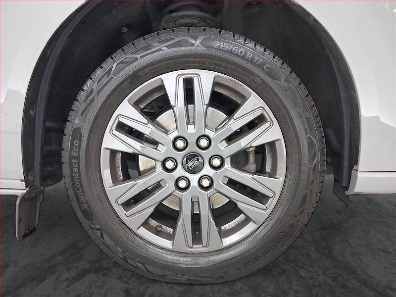 Ford Tourneo Custom (2024) Titanium 2.0 EcoBlue, ČR, 1Maj - fotka 15 z 18