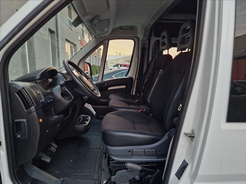 Citroën Jumper 2.2HDi L2H2 103kW,6míst,1.Maj - fotka 17 z 41