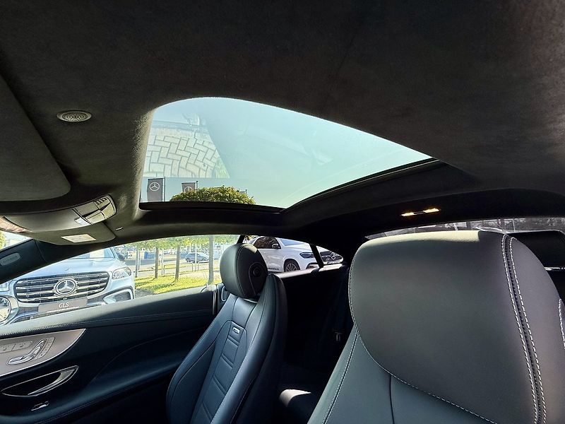 Mercedes-Benz Třídy E (2020) 53 AMG 4MATIC+ kupé - fotka 26 z 58
