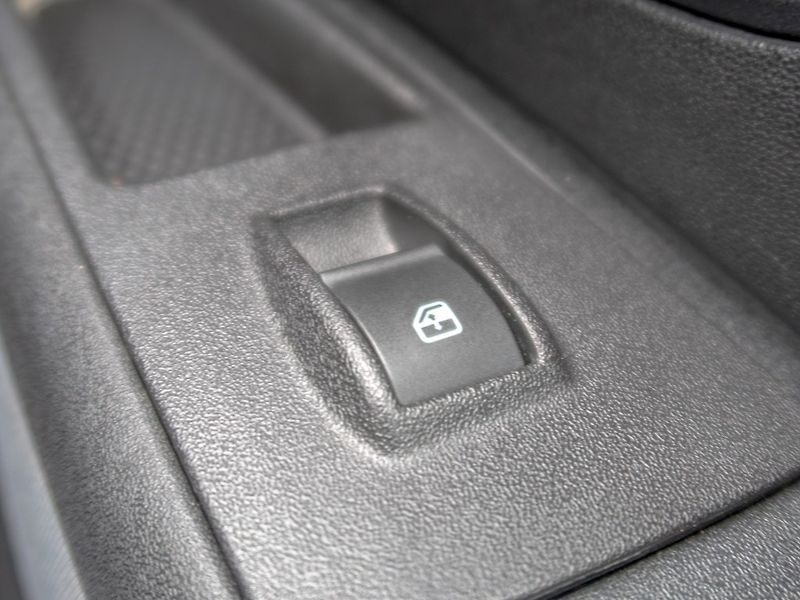 Fiat Grande Punto (2007) 1.4i 2x KOLA – PO SERVISU - fotka 24 z 37