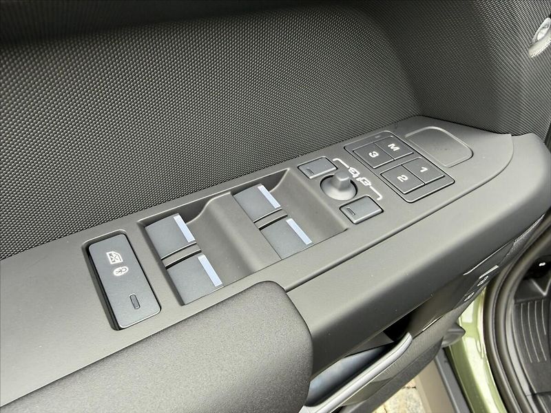 Land Rover Defender (2026) 3,0 110 DYNAMIC SE D250 - fotka 10 z 36