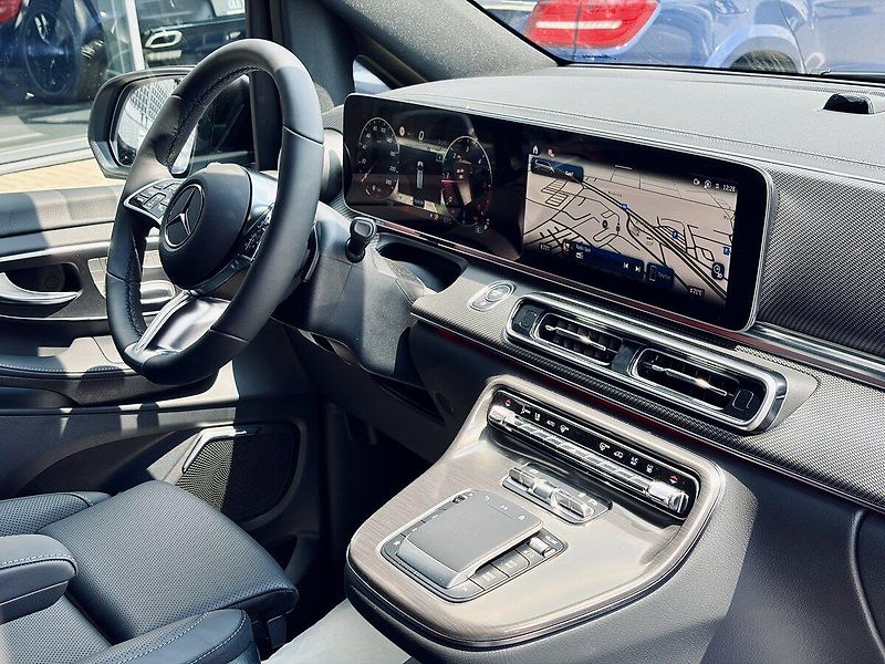 Mercedes-Benz Třídy V (2026) 300d EXCLUSIVE AMG 4M L - fotka 17 z 36