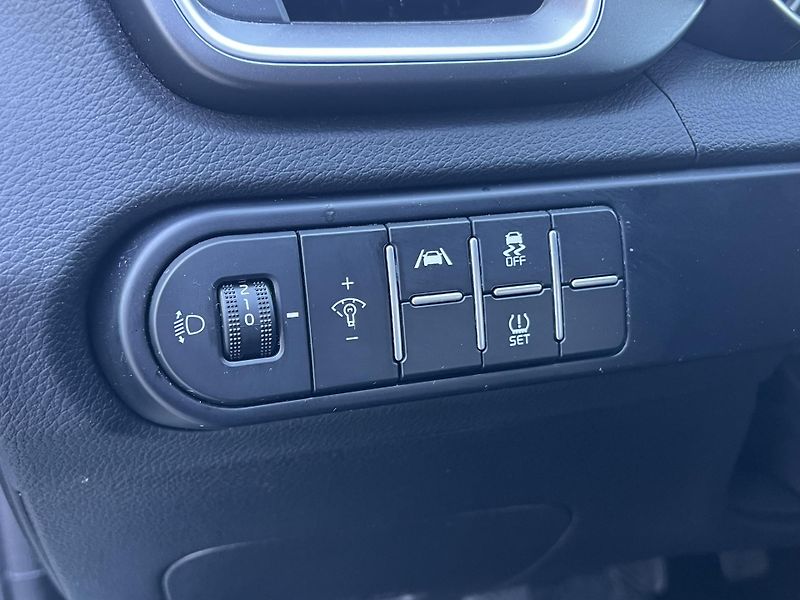 Kia Ceed (2024) 1.5T-GDi 118kW KAMERA ČR NOVÉ - fotka 18 z 22