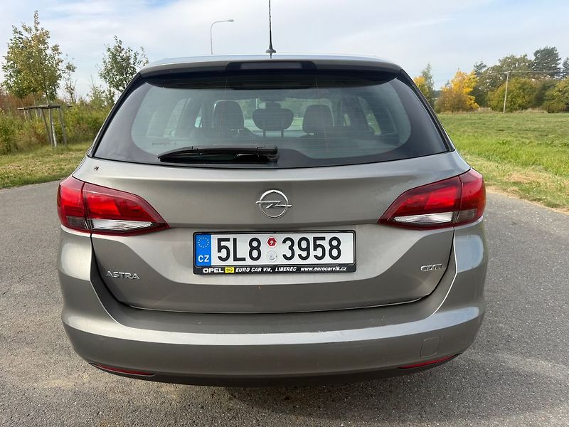 Opel Astra SPORTS TOURER 1,6 TDI 54000KM - fotka 4 z 17